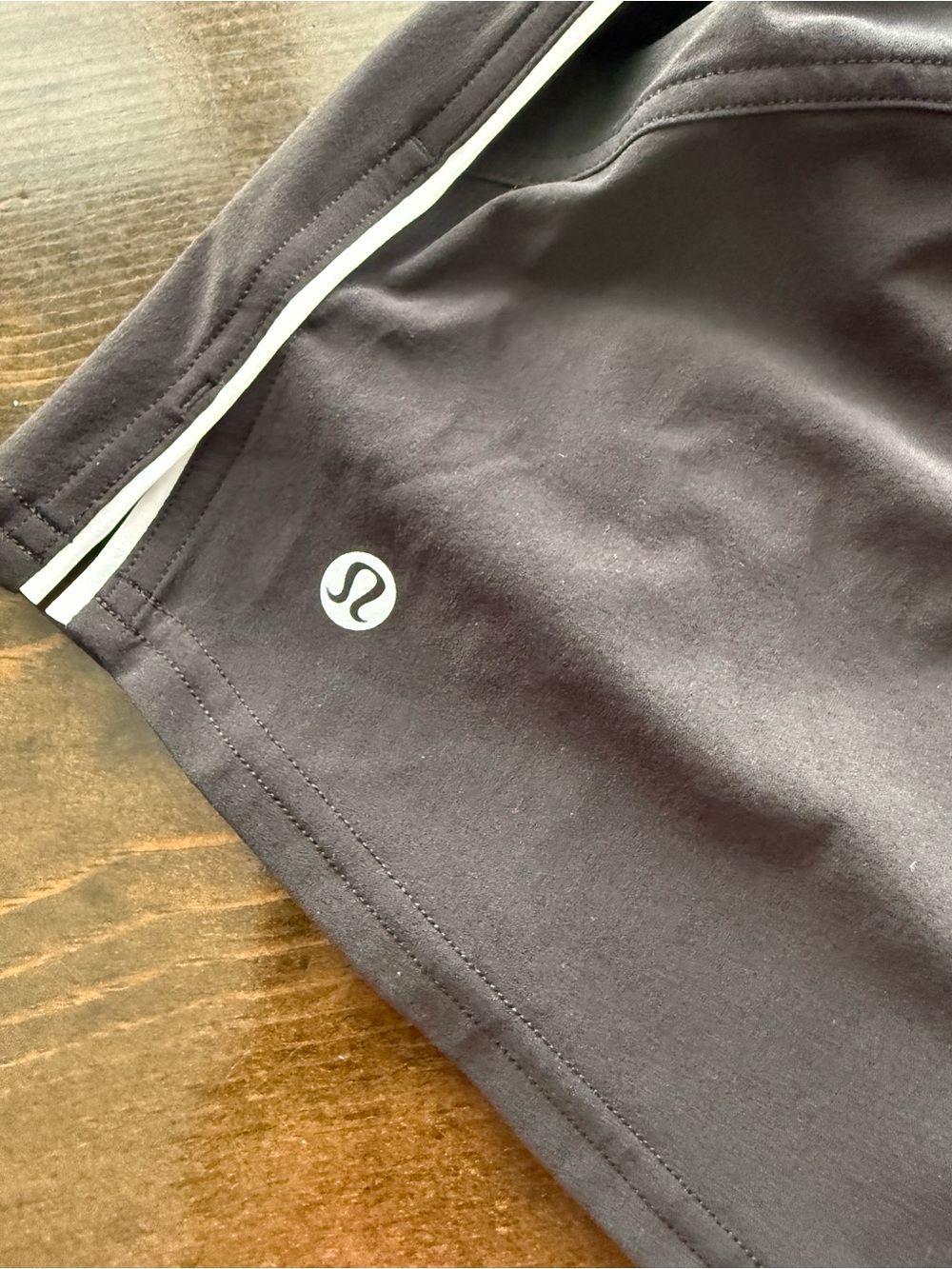 Court Rival 3inch inseam Lululemon size 2 - Picture 3 of 4